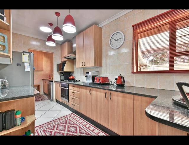 3 BEDROOM TOWNHOUSE FOR SALE IN NEW REDRUTH